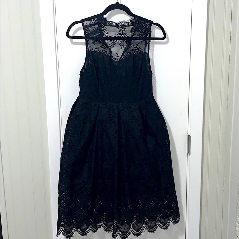Black Lace Scallop Dress SZ Med